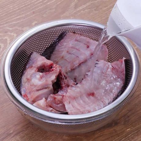 料理の基本 魚の霜降り方法のレシピ動画 作り方 Delish Kitchen