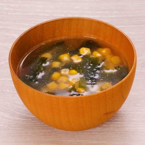 わかめとコーンのごまスープ