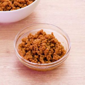「レンジで作る肉そぼろ」のレシピ動画
