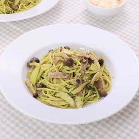 バジル香る きのこのジェノベーゼパスタのレシピ動画 作り方 Delish Kitchen バジル香る きのこのジェノベーゼパスタのレシピ動画 作り方 Delish Kitchen