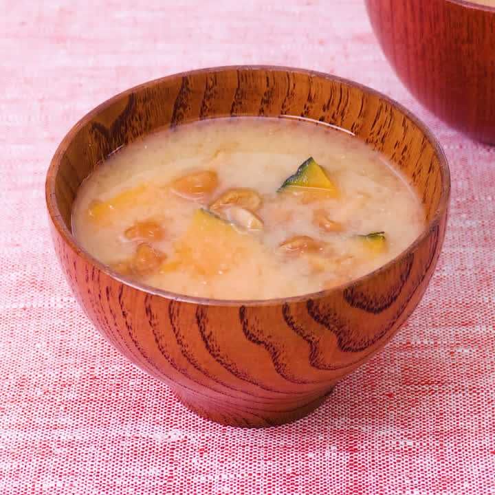 かぼちゃとなめこの味噌汁