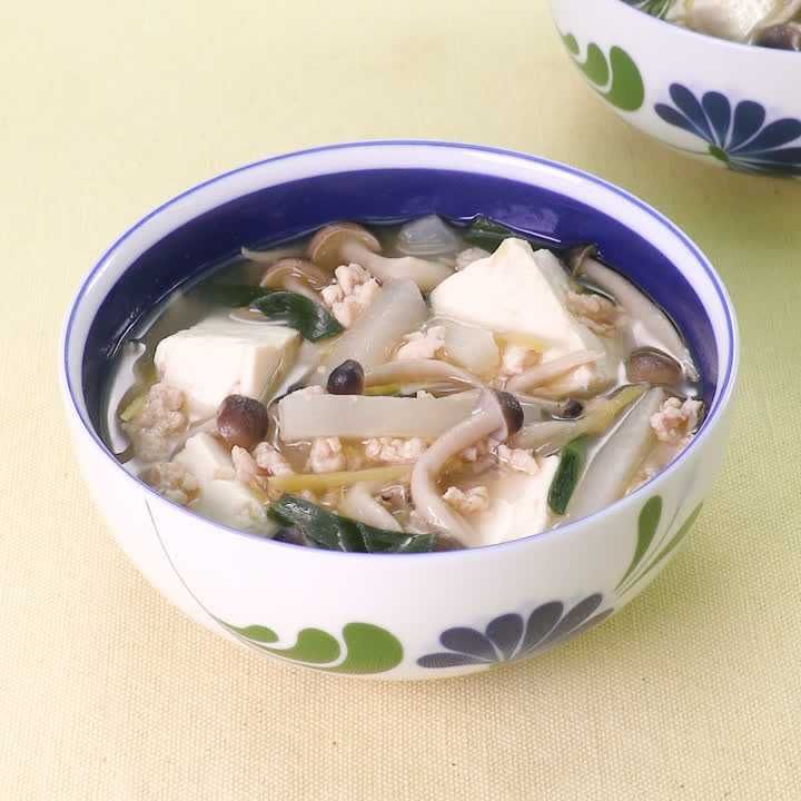鶏ひき肉と豆腐のエスニックスープ