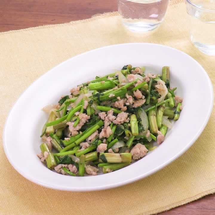 せりと鶏ひき肉のナンプラー炒め