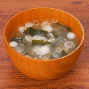 「わかめとねぎのお手軽みそ汁」のレシピ動画
