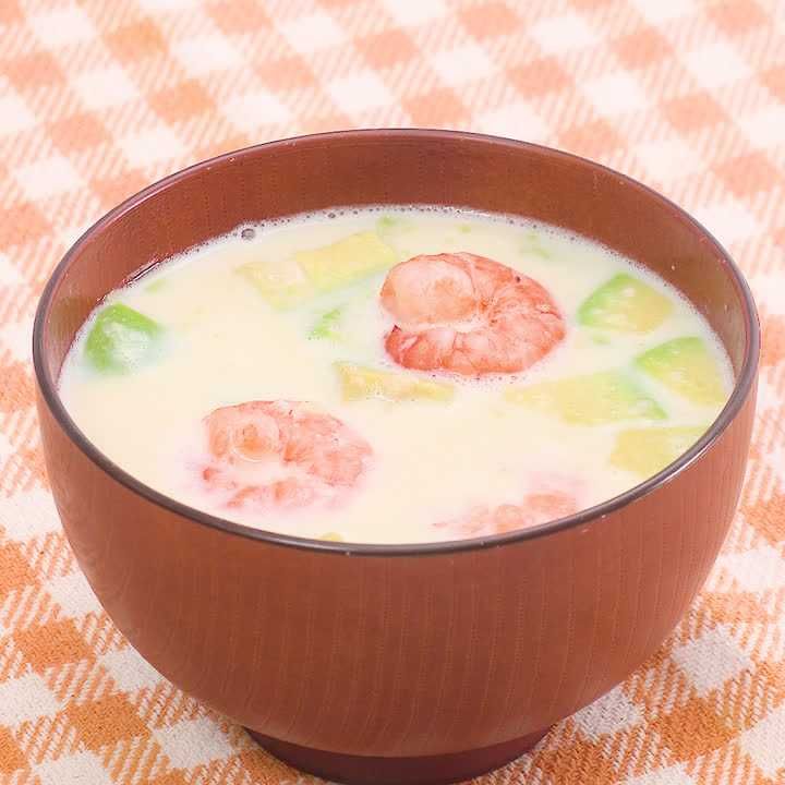 えびとアボカド豆乳みそ汁