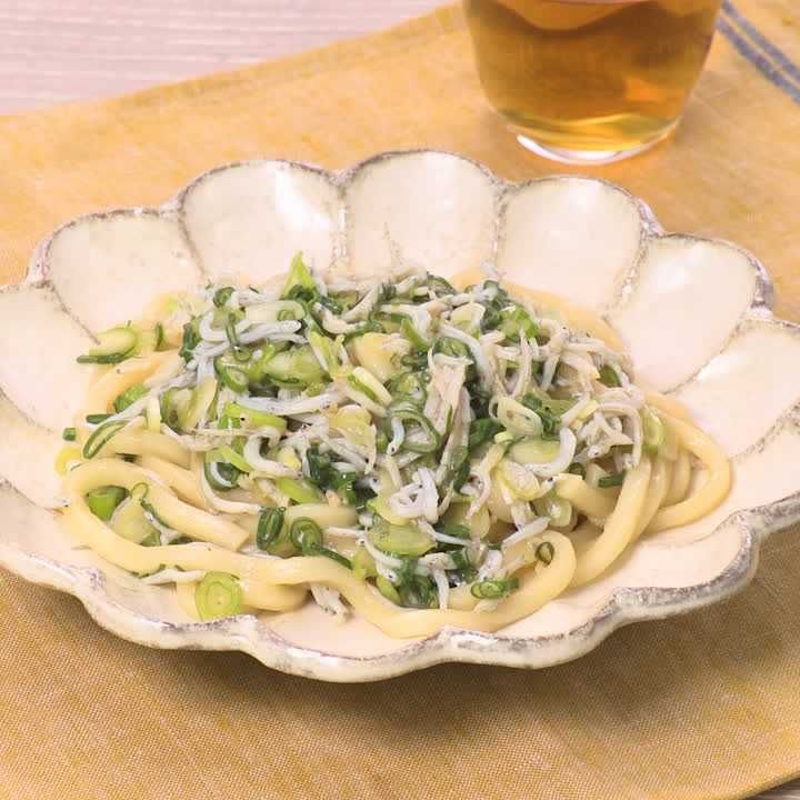 たっぷりわけぎとしらすの混ぜうどん