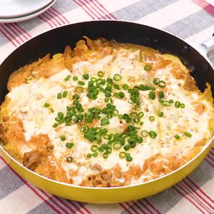 「豚キムたまご焼き飯」のレシピ動画