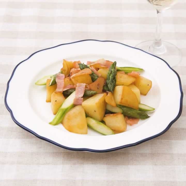 じゃがいもとアスパラのガリバタ炒め