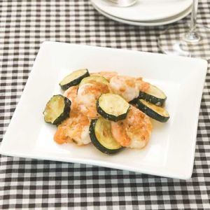 「バナメイエビのガーリックマヨ炒め」のレシピ動画