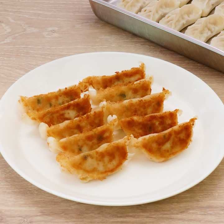 料理の基本! 冷凍餃子の焼き方のレシピ動画・作り方 | DELISH KITCHEN
