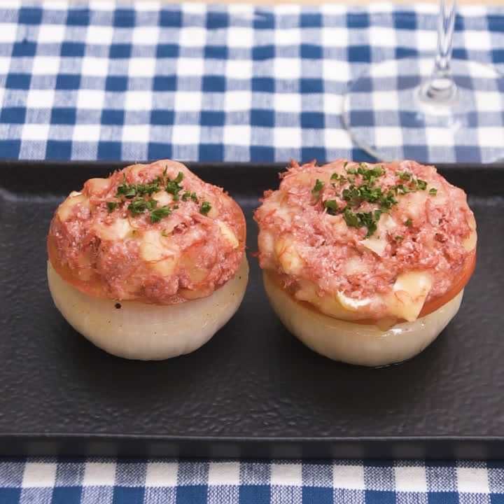 新玉ねぎとコンビーフのWチーズ焼き