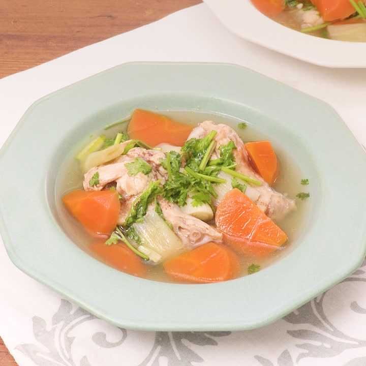 手羽元とパクチーのスープ煮