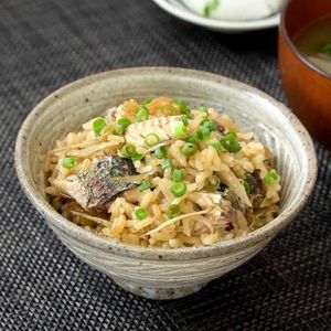 焼きさんまとごぼうの炊き込みごはん