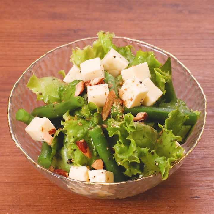ナッツとチーズのグリーンサラダ