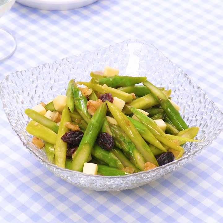 アスパラとレーズンのデリサラダ
