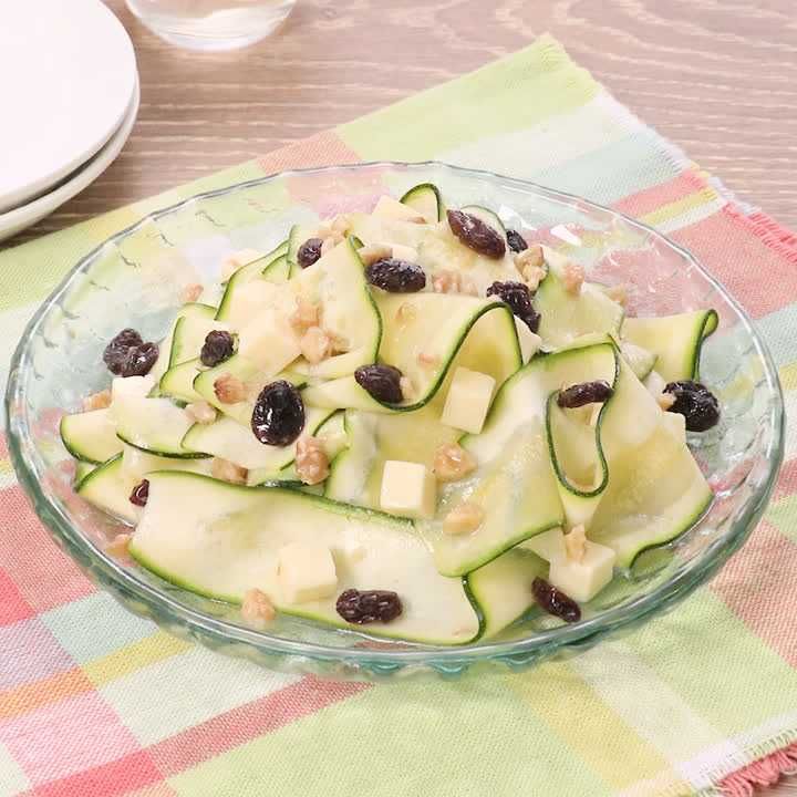 ズッキーニとレーズンのデリサラダ