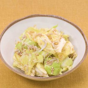 春キャベツとしらすの胡麻サラダ