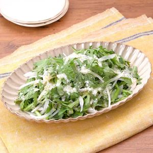 春菊の塩麹サラダ