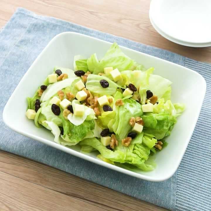レタスとレーズンのデリサラダ