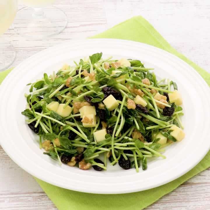 豆苗とレーズンのサラダ