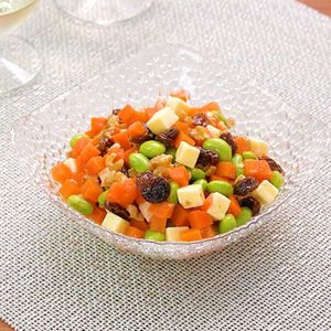 「にんじんと枝豆のコロコロサラダ」のレシピ動画