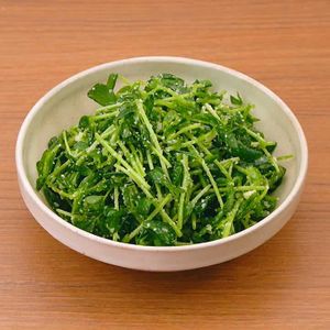 豆苗のチーズサラダ