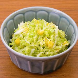 「キャベツとコーンのチーズサラダ」のレシピ動画