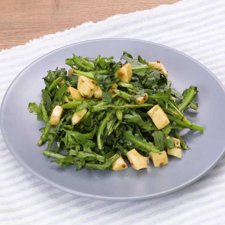 春菊とチーズのマスタードあえ