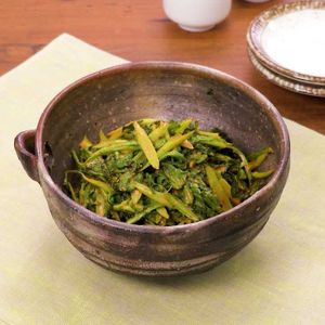 「春菊のコチュマヨ和え」のレシピ動画