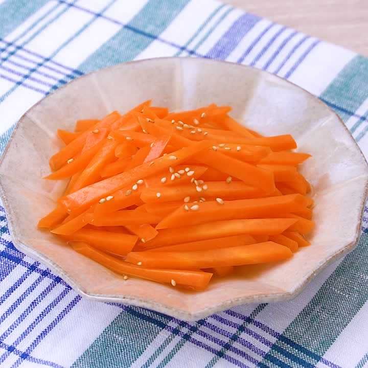 素材一つで作る彩り副菜 にんじんのさっぱり浅漬けのレシピ動画 作り方 Delish Kitchen