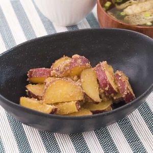 さつまいもの胡麻あえ