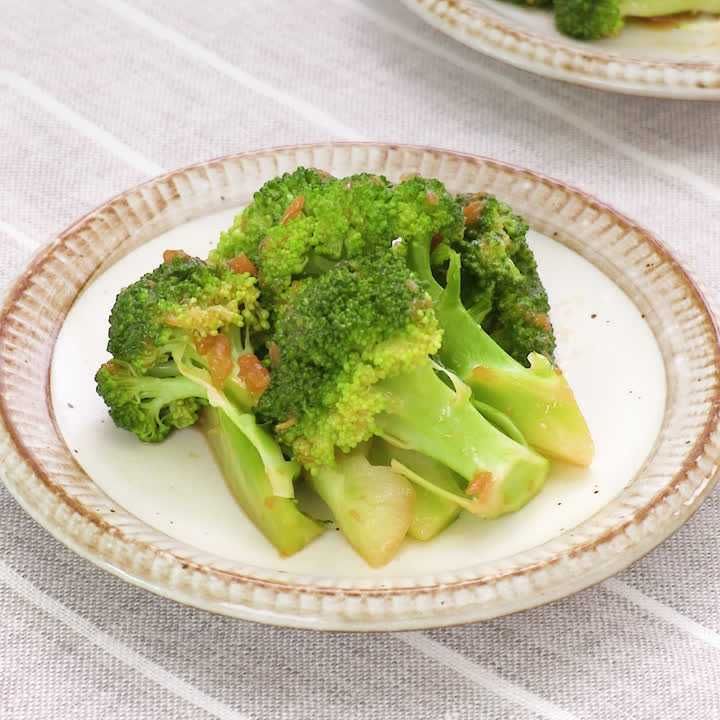 ブロッコリーの梅にんにくあえ