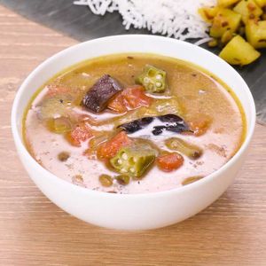 「野菜と豆のスパイスカレー」のレシピ動画