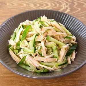 「きゅうりとサラダチキンの中華和え」のレシピ動画