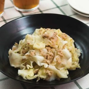 「キャベツとツナの塩ごまナムル」のレシピ動画