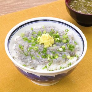 生しらす丼