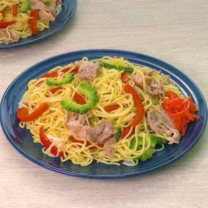 「豚こまとゴーヤーの塩焼きそば」のレシピ動画