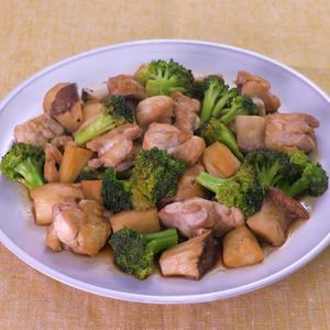 「鶏もも肉とブロッコリーのオイスター炒め」のレシピ動画