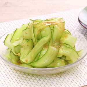 「ヒラヒラきゅうりだけサラダ」のレシピ動画