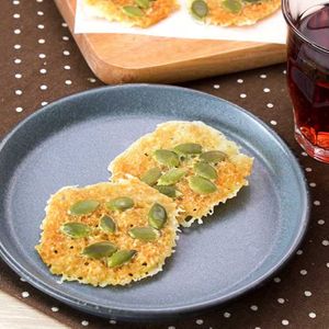 「かぼちゃの種のチーズせんべい」のレシピ動画