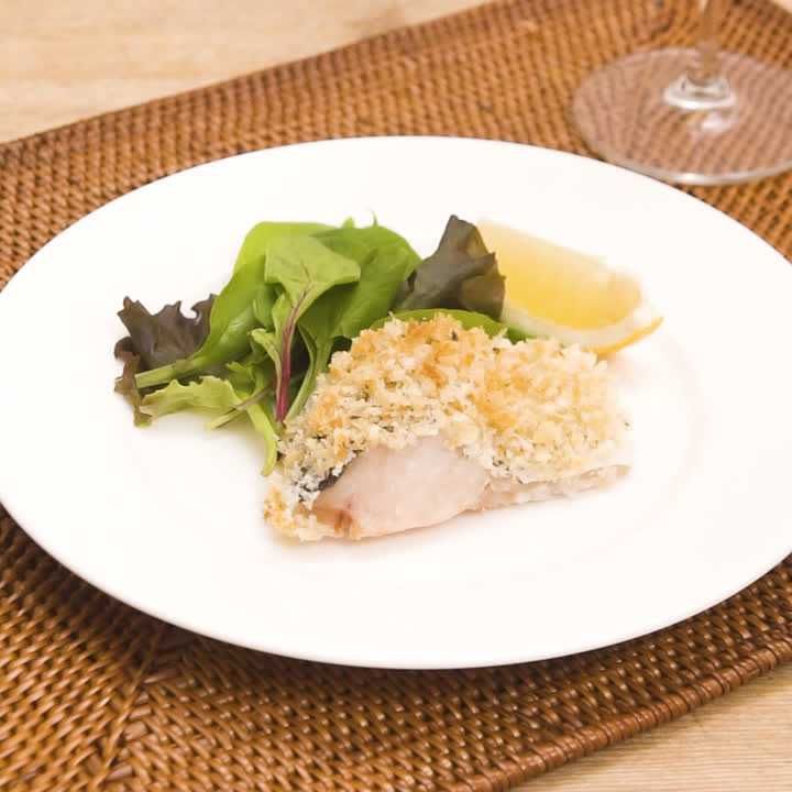 ワインにぴったり♪ メルルーサの香草パン粉焼きのレシピ動画・作り方 | デリッシュキッチン