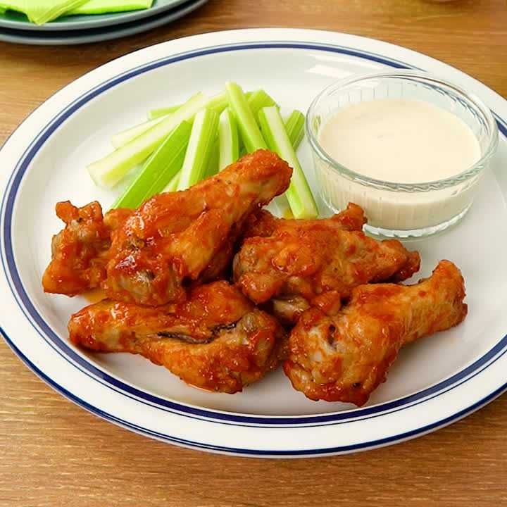 おつまみにぴったり♪ バッファローウィングのレシピ動画・作り方 DELISH KITCHEN