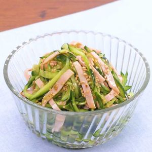 さっぱり副菜 きゅうりのめんつゆごまナムルのレシピ動画 作り方 Delish Kitchen