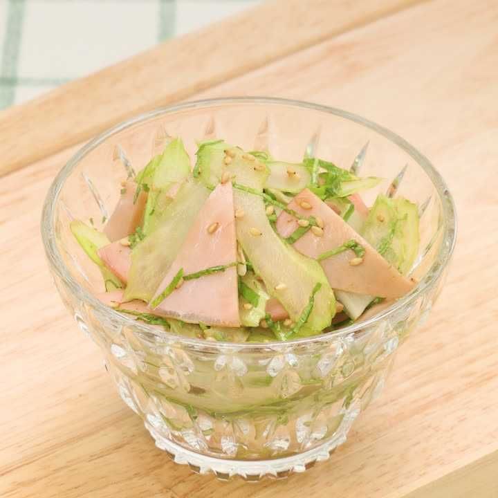 セロリとハムのごまサラダ