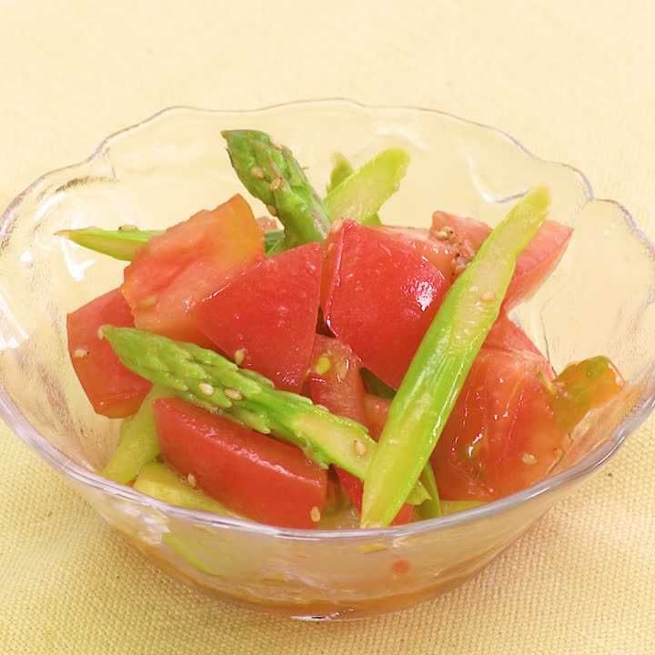 トマトとアスパラのさっぱり胡麻和え