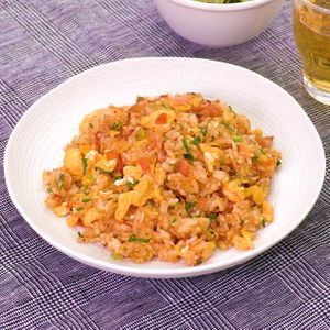 「食べるラー油でうま辛ハムチャーハン」のレシピ動画