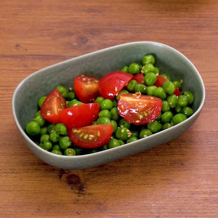 グリーンピースとミニトマトの胡麻和え