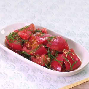 トマトと大葉のさっぱり胡麻和え
