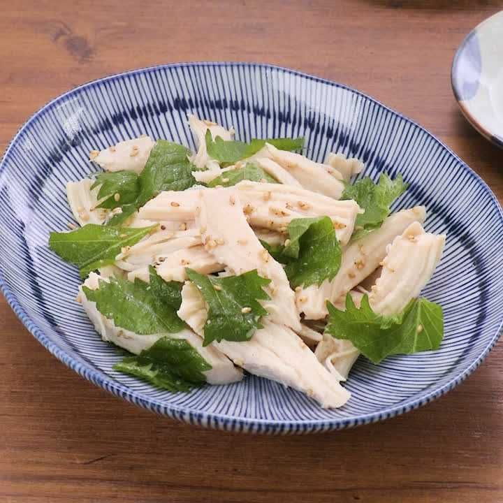 サラダチキンの大葉和え