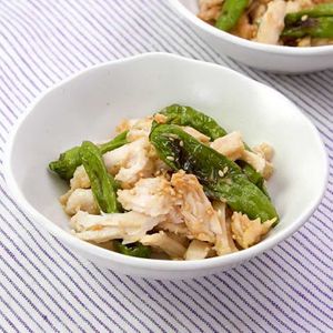 「サラダチキンと焼きししとうのごま和え」のレシピ動画